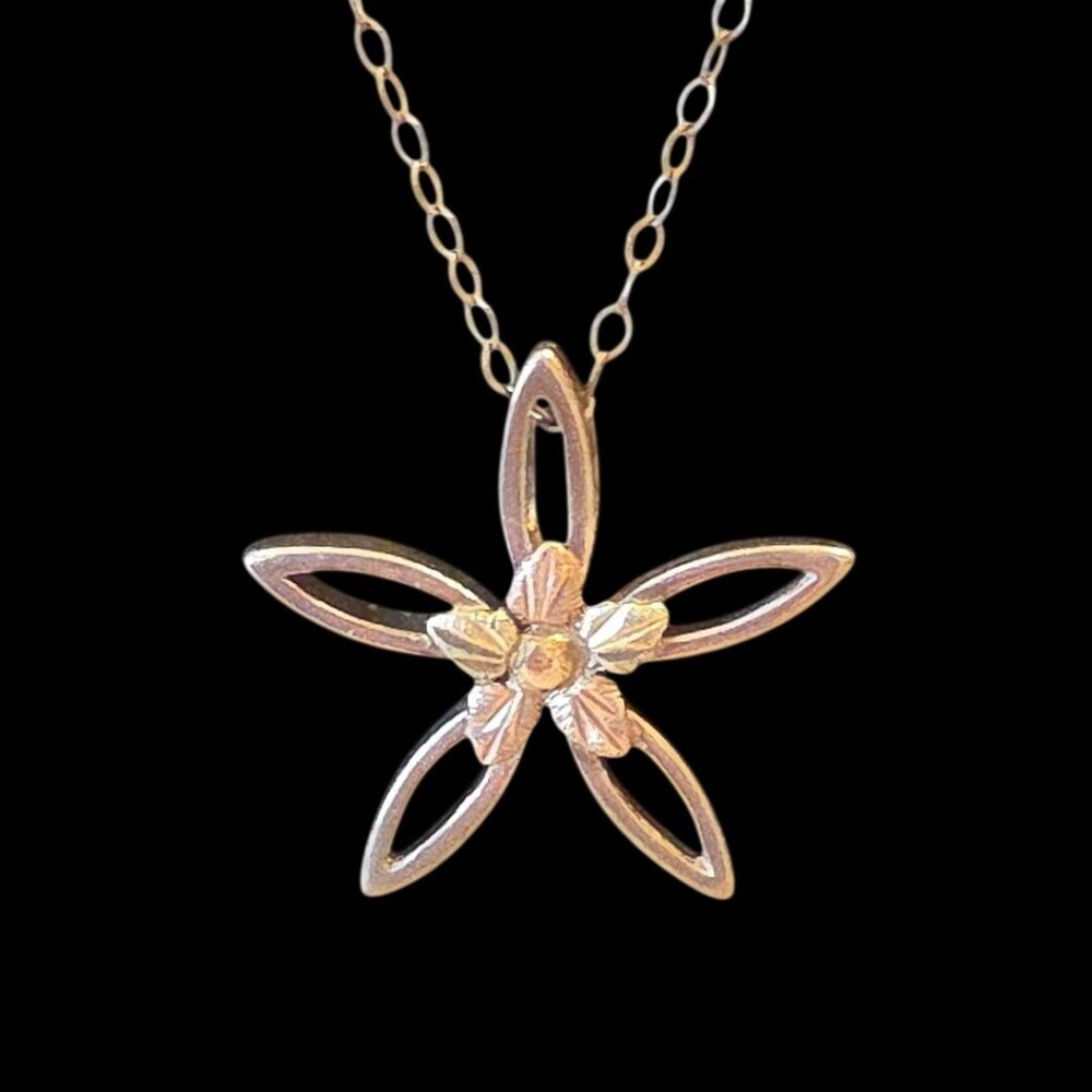 Black Hills Gold Floral Daisy Pendant Necklace Very Fine 20" Chain 925 Closure